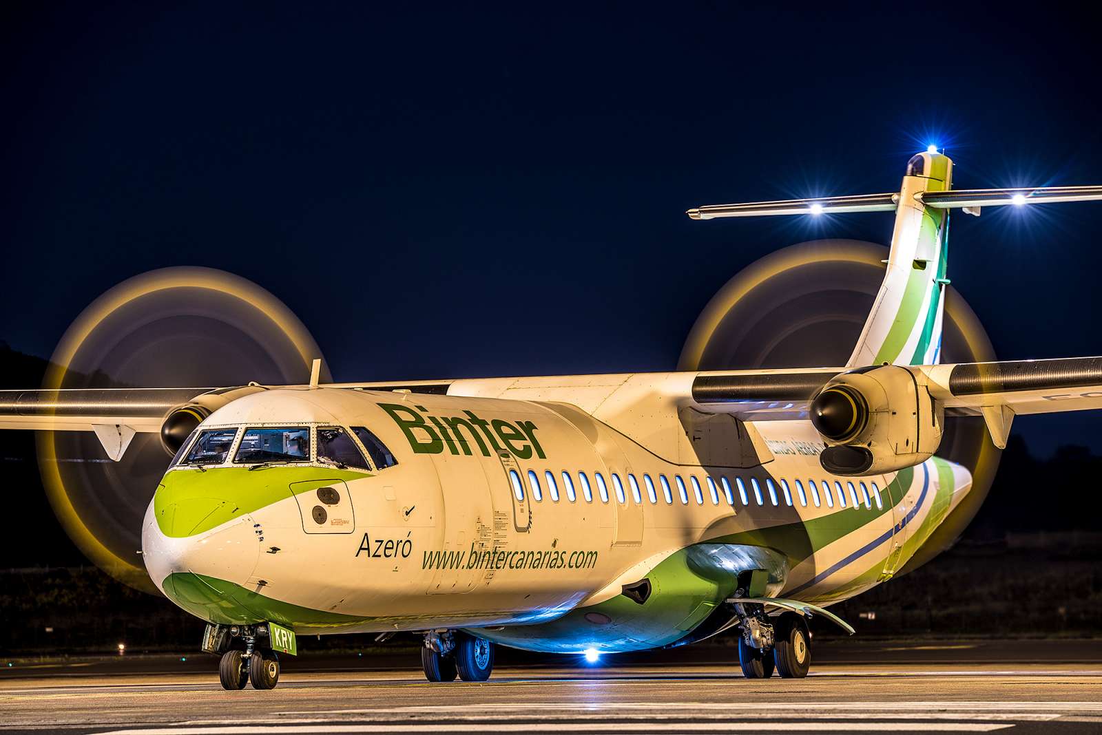 Fotografía nocturna en el aeropuerto de Tenerife Norte